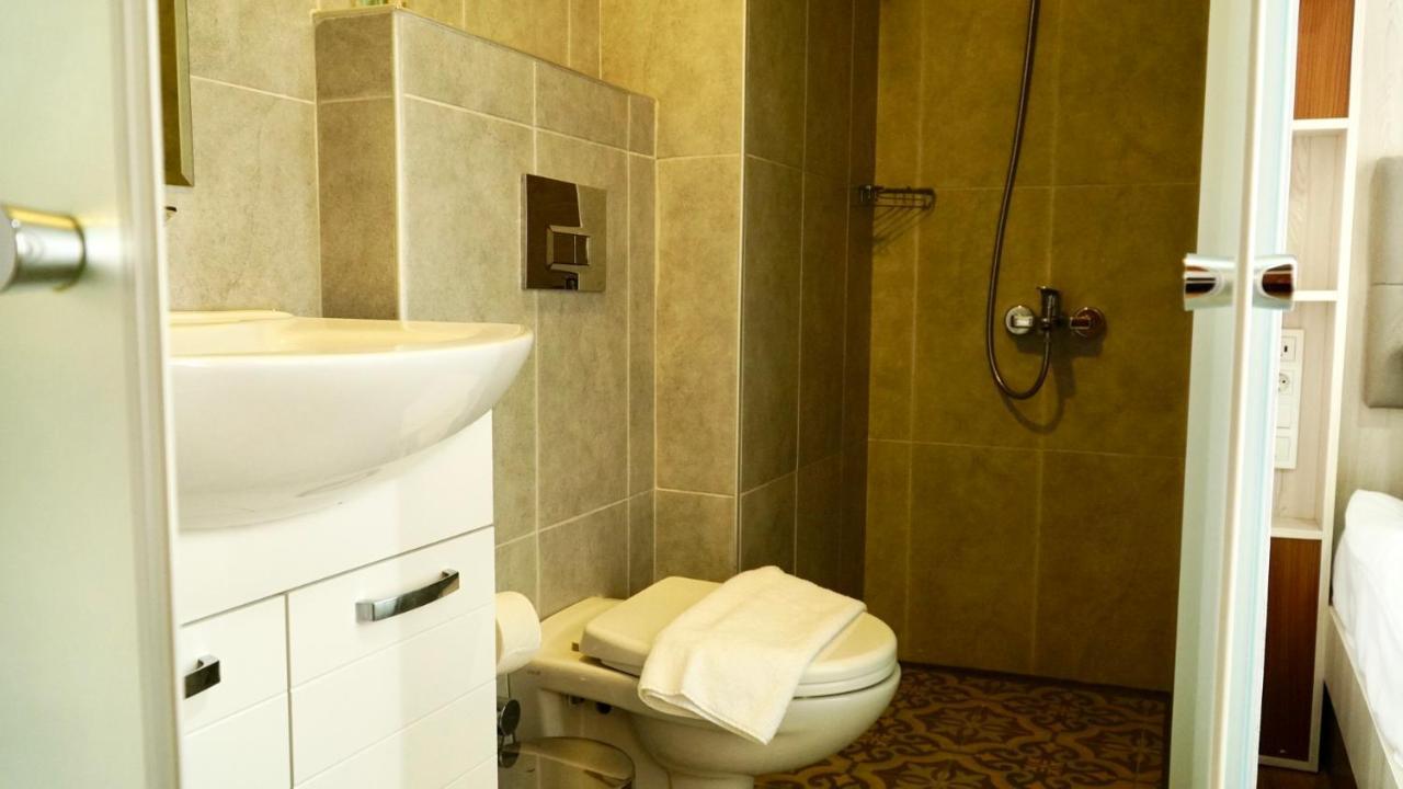 Qonaq Hotel & Suites Istanboel Buitenkant foto